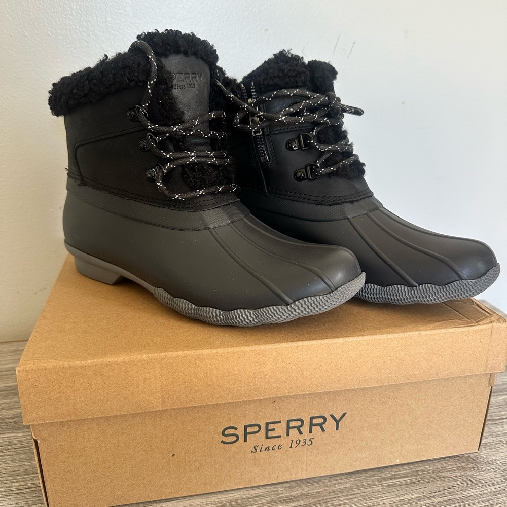 Sperry Women's Black Winter Boots